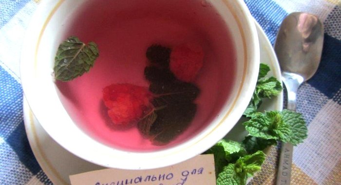 Ароматный малиново-мятный чай