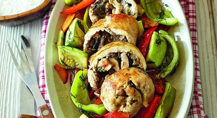 Рулетики из цесарки с грибами