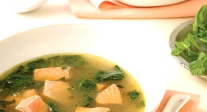 Лосось в зеленом бульоне с карри