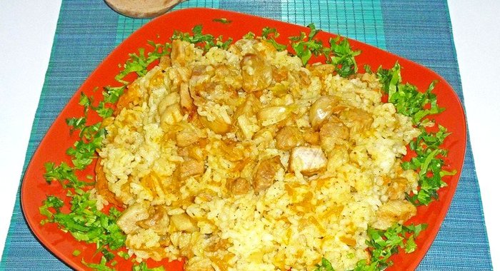 Плов из круглого риса на свинине с чесноком