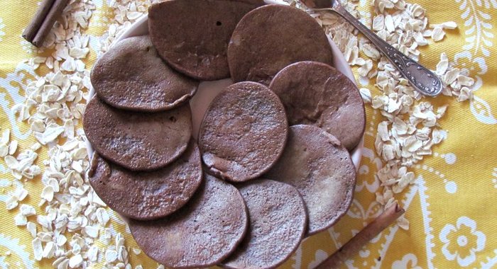 Заварные овсяные оладьи с тёмным шоколадом без сахара