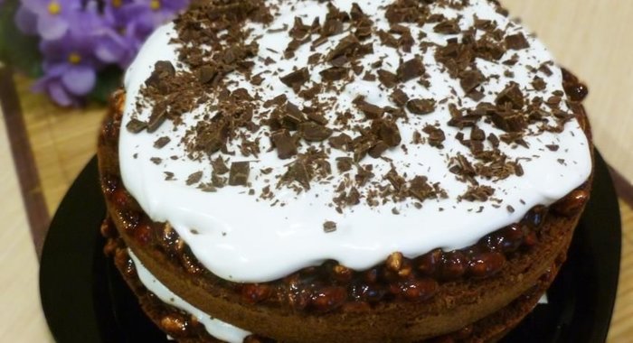 Шоколадный торт с медовой нугой