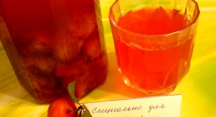 Компот из розовой алычи