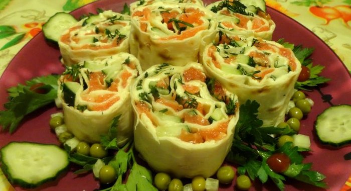 Лаваш с красной рыбой и плавленым сыром