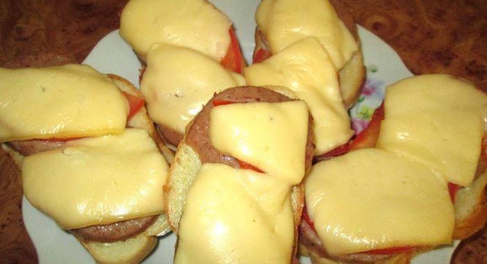 Горячие бутерброды с ливерной колбасой