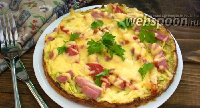 Кабачковая пицца с грудинкой и помидорами