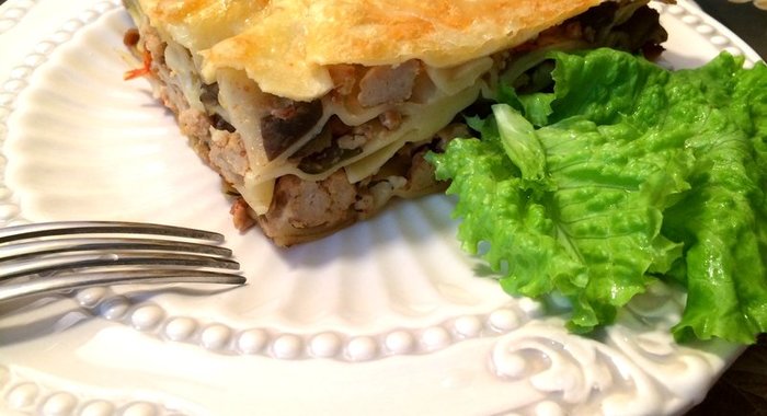 Мясная лазанья с бешамель и болонезе с баклажаном