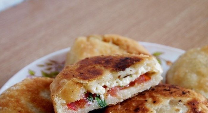 Пирожки с брынзой и зеленью