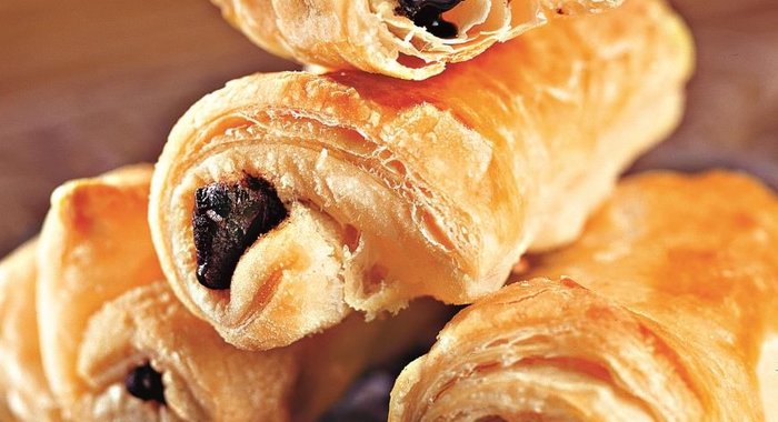 Слоеные рулетики с шоколадом