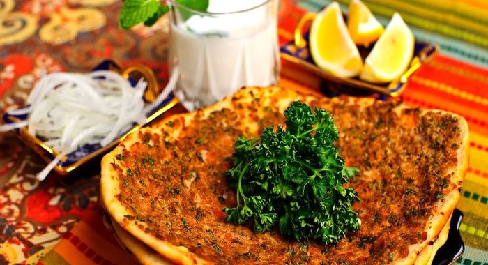 Турецкая пицца Лахмакун