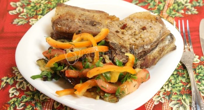 Пирожное с изюмом и орехами