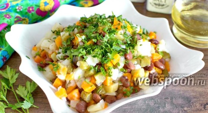 Картофельный салат с фасолью и маринованными огурцами