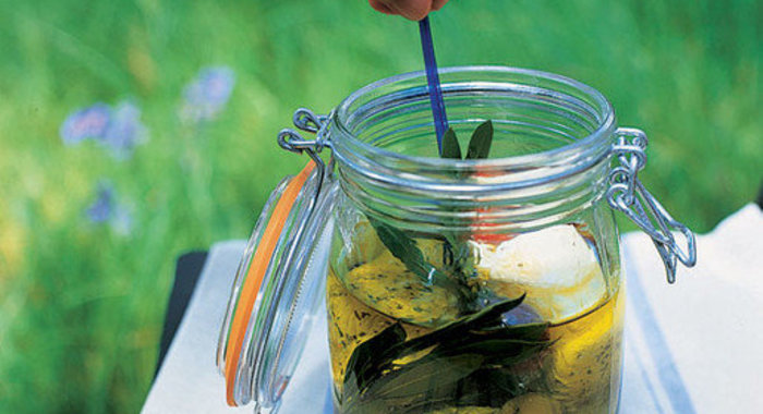 Козий сыр в маринаде