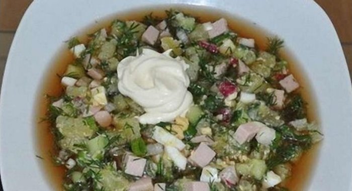 Окрошка с колбасой на квасе