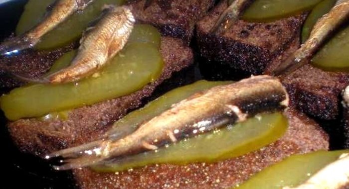 Гренки с шпротами