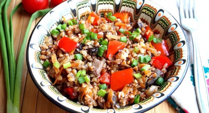 Гречка с грибами и овощами в духовке