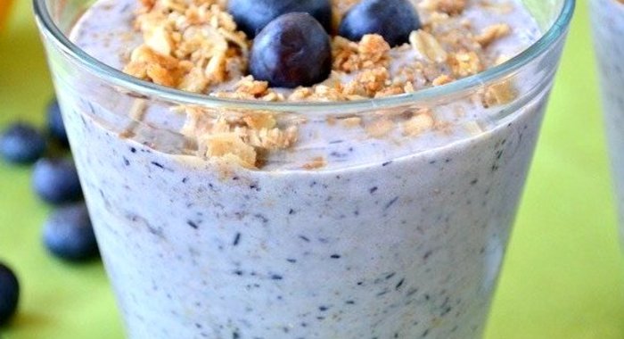 Овсянка с бананом и черникой