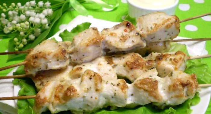 Куриные шашлычки на шпажках в духовке для детей