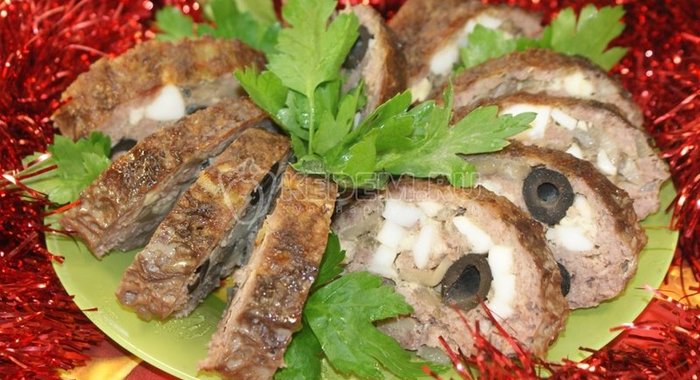 Мясной рулет с грибами