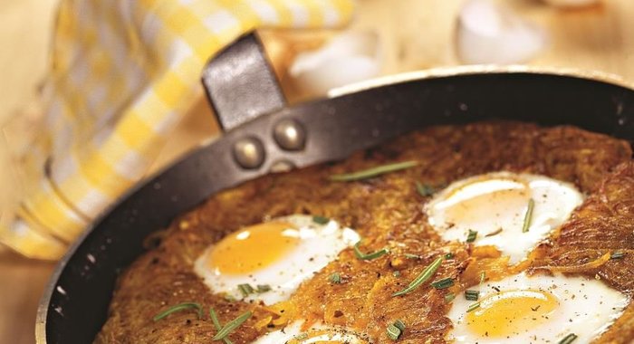 Яичница-глазунья на картофеле