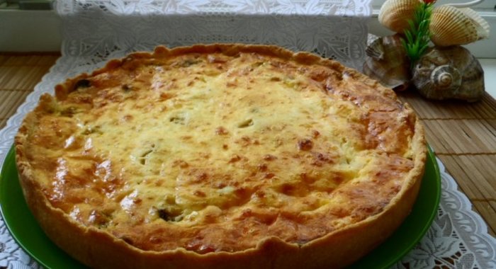 Киш с молодой капустой и черносливом