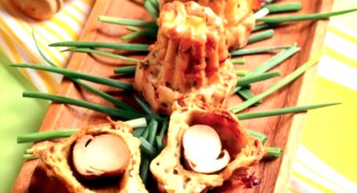 Эклеры из заварного теста с белыми грибами