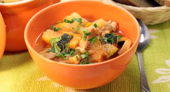 Овощное рагу с кабачками цукини