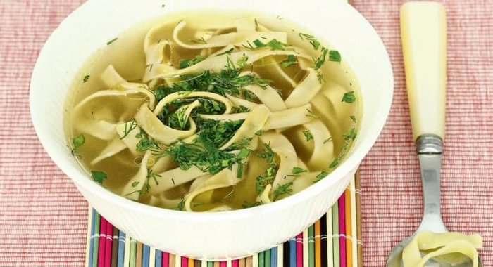 Лапша в овощном бульоне