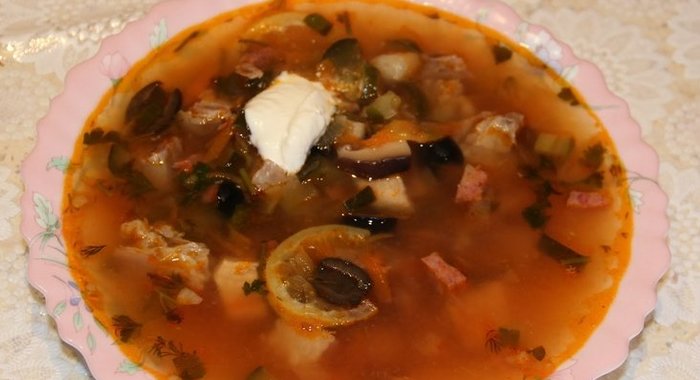 Солянка со свининой в мультиварке