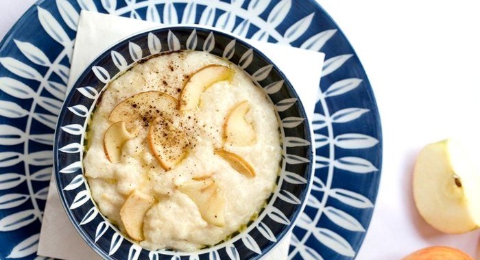 Рисовая каша с корицей и яблоками