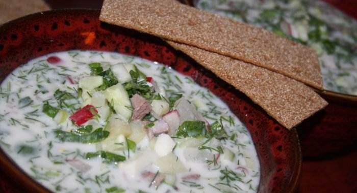 Весенняя окрошка с отварной говядиной на кефире и минералке