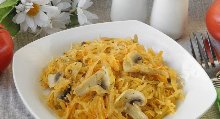 Солянка из свежей капусты с грибами