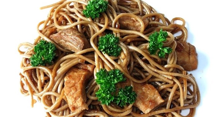 Гречневая лапша со свининой