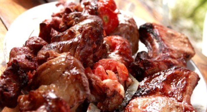 Шашлык из свинины со сливами