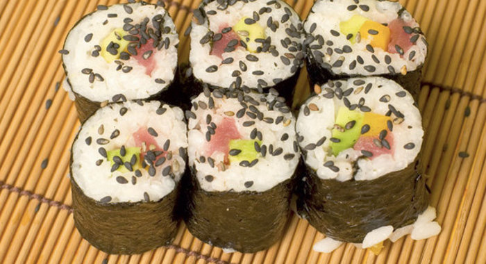 Роллы с тунцом и овощами