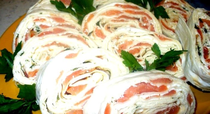 Рулет из лаваша с лолосем