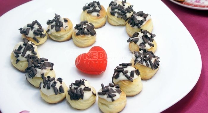 Профитроли с кремом «Поцелуй»