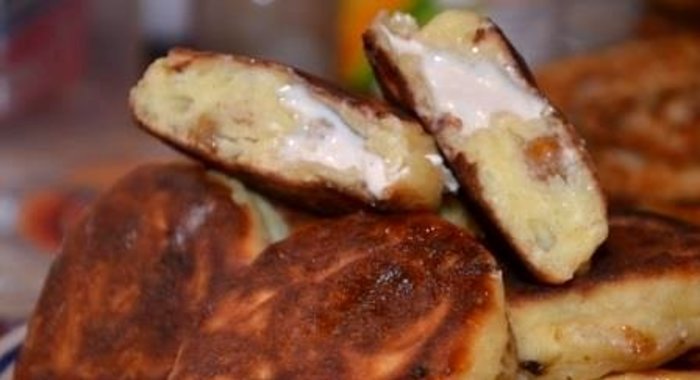 Сырники с черешней и жидкой начинкой