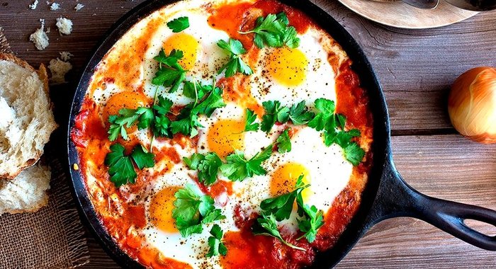 Шакшука (яичница с помидорами)