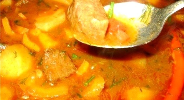 Гуляш с картошкой в мультиварке