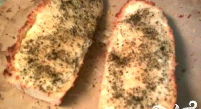 Чесночно-сырный бутерброд