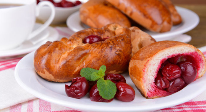 Пирожки с вишней