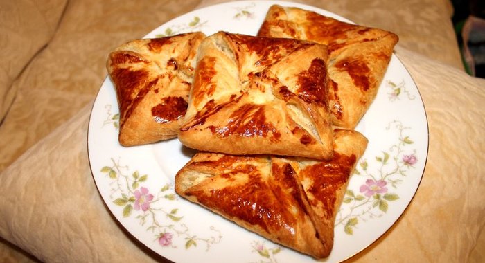 Слойки с творогом и бананом