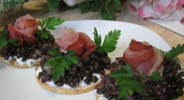 Канапе с черной чечевицей Фуршетные