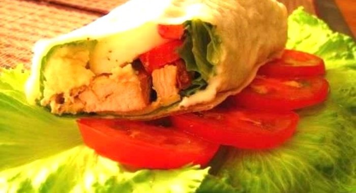 Запеченная куриная грудка с перцем в лаваше или пите