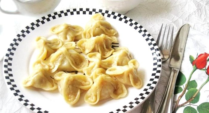 Пельмени в форме лотоса на пару