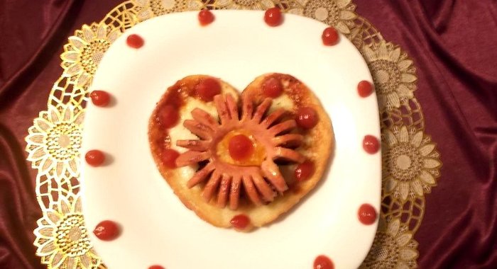 Яичные гренки с сосиской