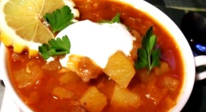 Гуляш из говядины с картошкой