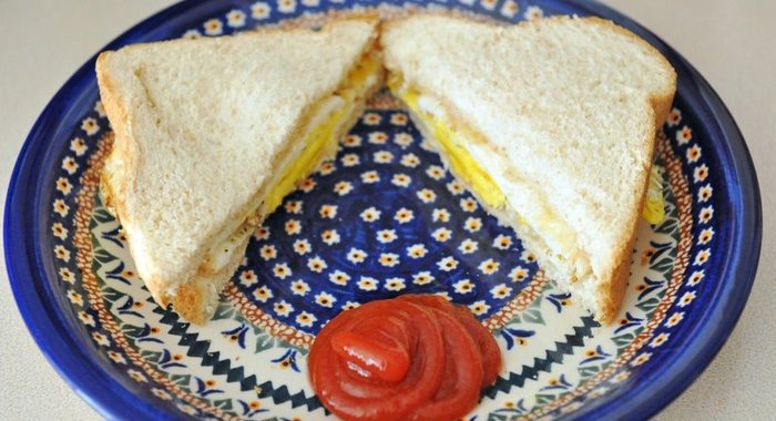 Бутерброд с яичницей