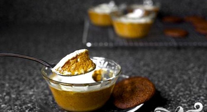 Тыквенный пудинг со сметанным кремом